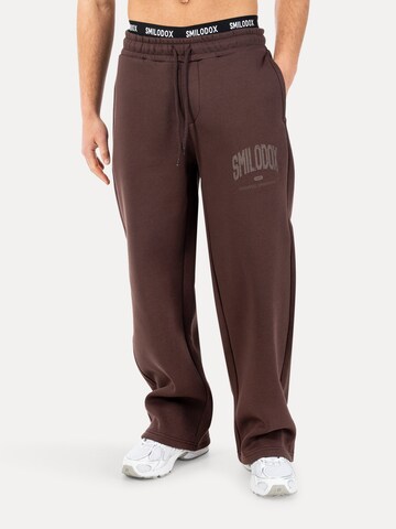 Loosefit Pantalon Smilodox en marron : devant