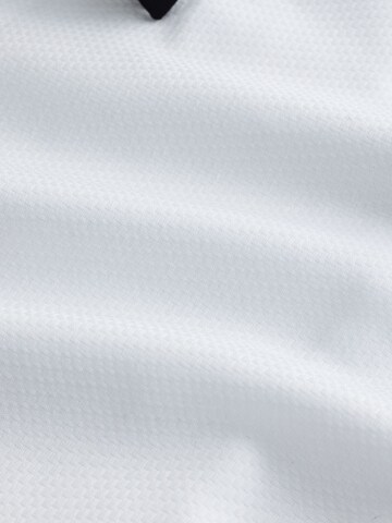 Next Slim Fit Set: Hemd und Fliege in Weiß