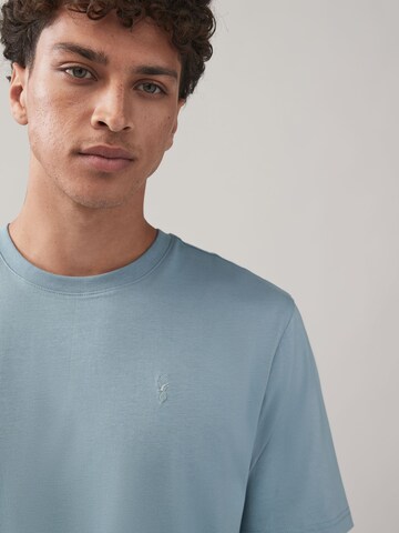 Tricou de la Next pe albastru