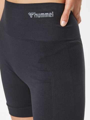 Skinny Pantaloni sport 'Tif' de la Hummel pe gri