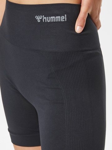 Hummel Skinny Športne hlače 'Tif' | siva barva