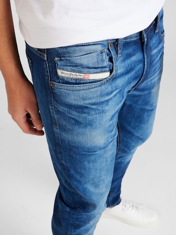 DIESEL Regular Jeans '1979 SLEENKER' in Blauw