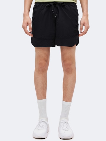 Regular Pantalon de sport NIKE en noir : devant