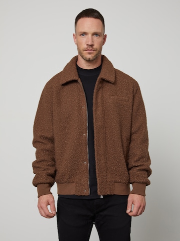 DAN FOX APPAREL Tussenjas 'Kilian' in Bruin: voorkant