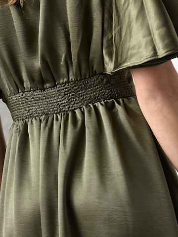 SISTERS POINT Estélyi ruhák 'GISELA' - zöld