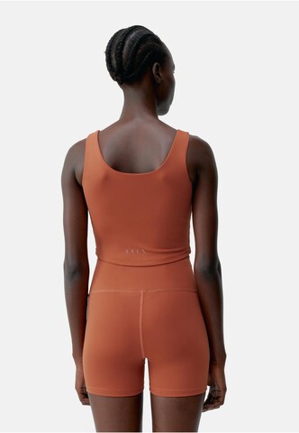 Born Living Yoga Sports top 'Sayani' in Orange