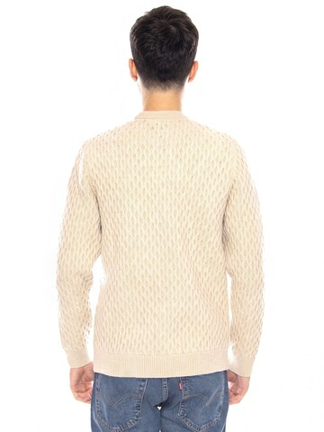 Pullover 'Stone Off White Crew -- Men's Off White Long Sleeve Crew Neck T-Shirt' di OLOW in beige