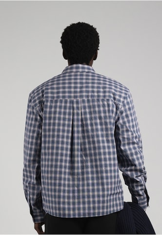 Regular fit Camicia di Prohibited in blu: dietro
