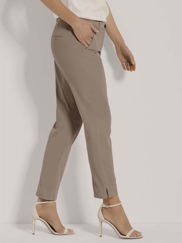 MADELEINE Tapered Hose in Grau