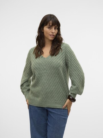 Vero Moda Curve Pullover 'STINNA' i grøn: forside
