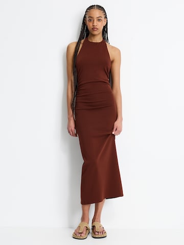 Abito di Pull&Bear in marrone: frontale