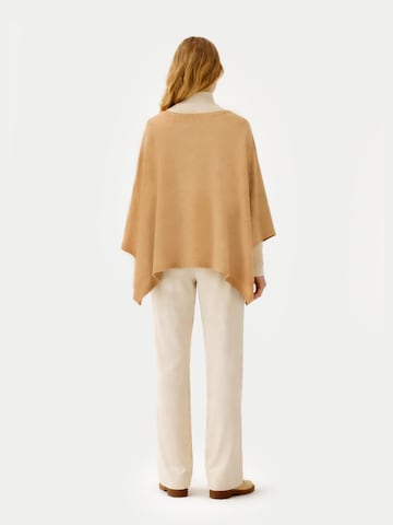 GOBI Cashmere - Jersey 'Women's Boat-Neck Cashmere Poncho' en beige