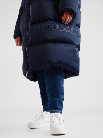 Manteau d’hiver Tommy Hilfiger Curve en bleu