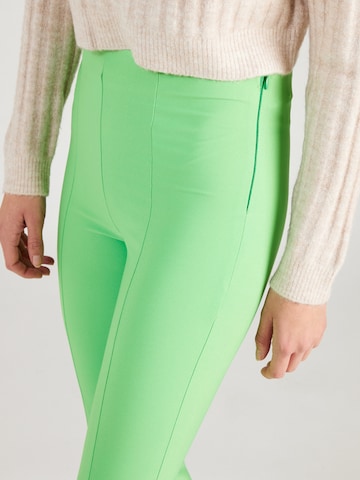 Koton Rozkloszowany krój Spodnie w kolorze zielony