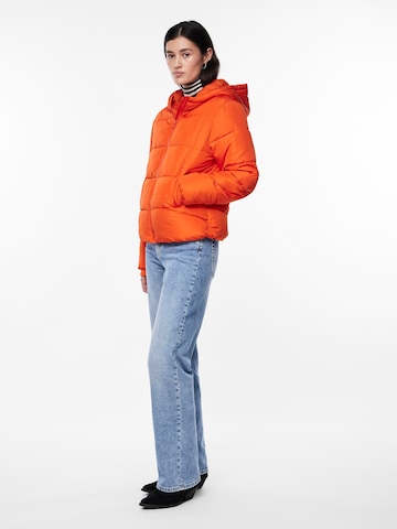 PIECES Winter jacket 'Bee' in Orange