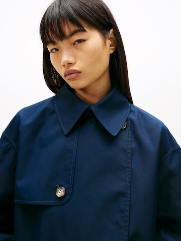 Tommy Jeans Prehoden plašč | modra barva