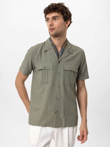Antioch Regular fit Button Up Shirt in Green: front