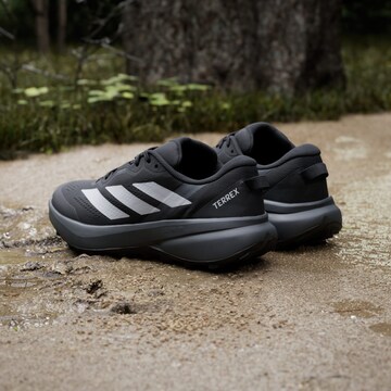 Chaussure de course 'Tracefinder Plus' ADIDAS TERREX en noir