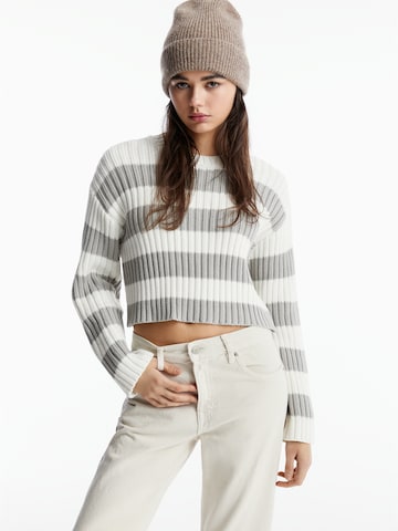 Pull-over Pull&Bear en gris : devant