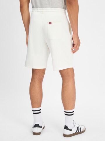 Regular Pantalon Finshley & Harding London en blanc