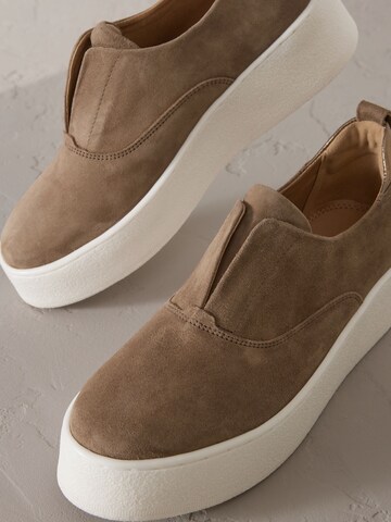 Next - Zapatillas sin cordones en marrón