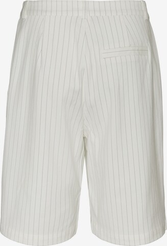 regular Pantaloni con pieghe 'Suita' di Noisy may in bianco
