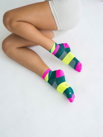 INCYLENCE Athletic Socks 'STRIDES SHORT' in Green