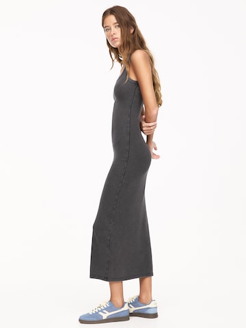Pull&Bear Kleid in Grau