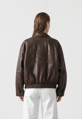 Veste mi-saison Vertere Berlin en marron : derrière