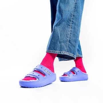 Crocs - Pantufa 'Classic Cozzzy' em roxo