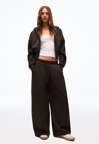 Barrel Pantaloni cutați de la Bershka pe maro