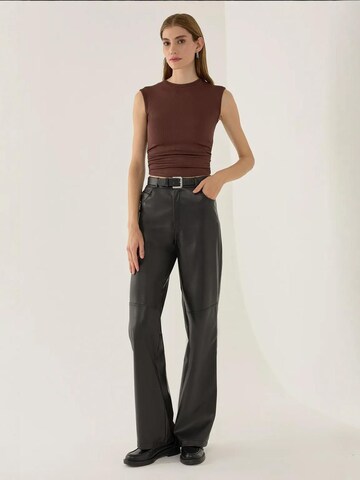 Hiccup Top in Brown