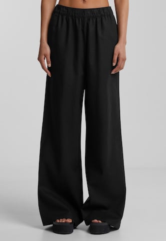 Urban Classics Wide leg Broek in Zwart: voorkant