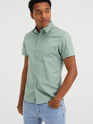 WE Fashion - Ajuste estrecho Camisa en verde: frente