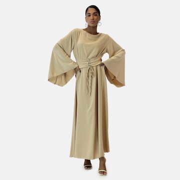 Elara Kjole i beige: forside