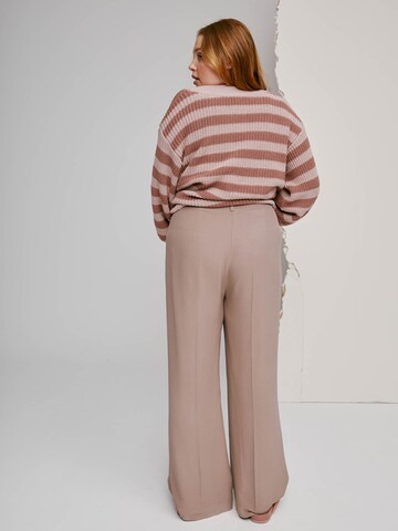 A LOT LESS - Pierna ancha Pantalón de pinzas 'Daliah' en marrón
