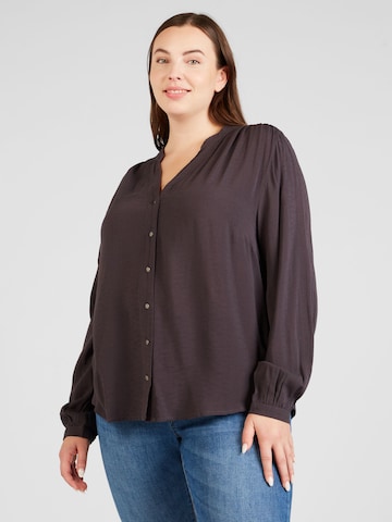 ONLY Carmakoma - Blusa 'SUTTON' em castanho: frente