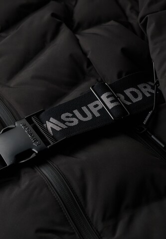 Superdry Tussenjas in Zwart