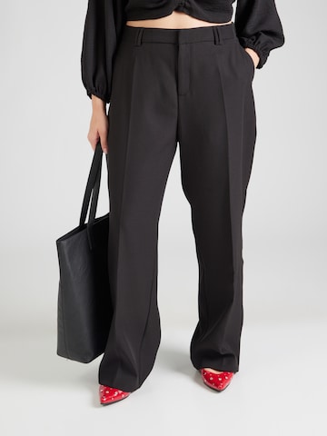 Wide Leg Pantalon à plis 'CARElly' ONLY Carmakoma en noir : devant