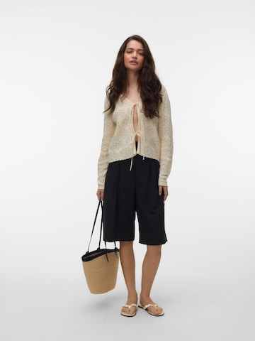 VERO MODA Loose fit Pleat-front trousers in Black