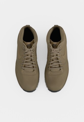 Boots stringati di Nike Sportswear in verde