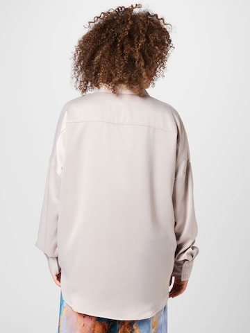 Nasty Gal Plus - Blusa em cinzento