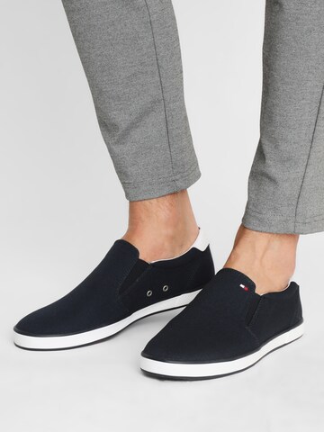 TOMMY HILFIGER Slip on boty – modrá