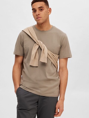 SELECTED HOMME T-shirt 'Aspen' i brun