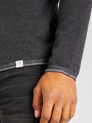 Pull-over NOWADAYS en gris