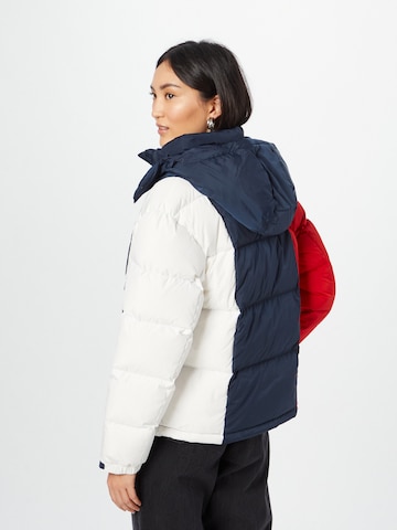 Tommy Jeans Winterjas 'Alaska' in Blauw