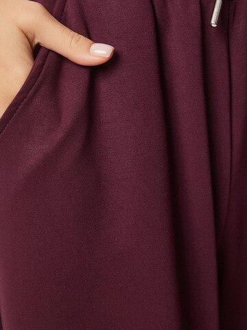 Wide leg Pantaloni di Happiness İstanbul in rosso