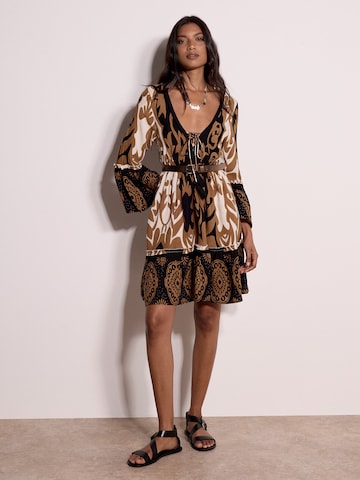 Robe ' ' Apricot en beige : devant