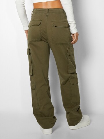 regular Pantaloni cargo di Bershka in verde