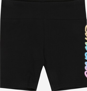 CONVERSE Slimfit Shorts in Schwarz: predná strana